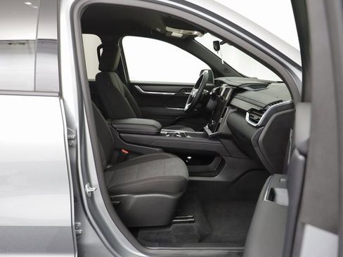 Used 2025 GMC Acadia Elevation image 21