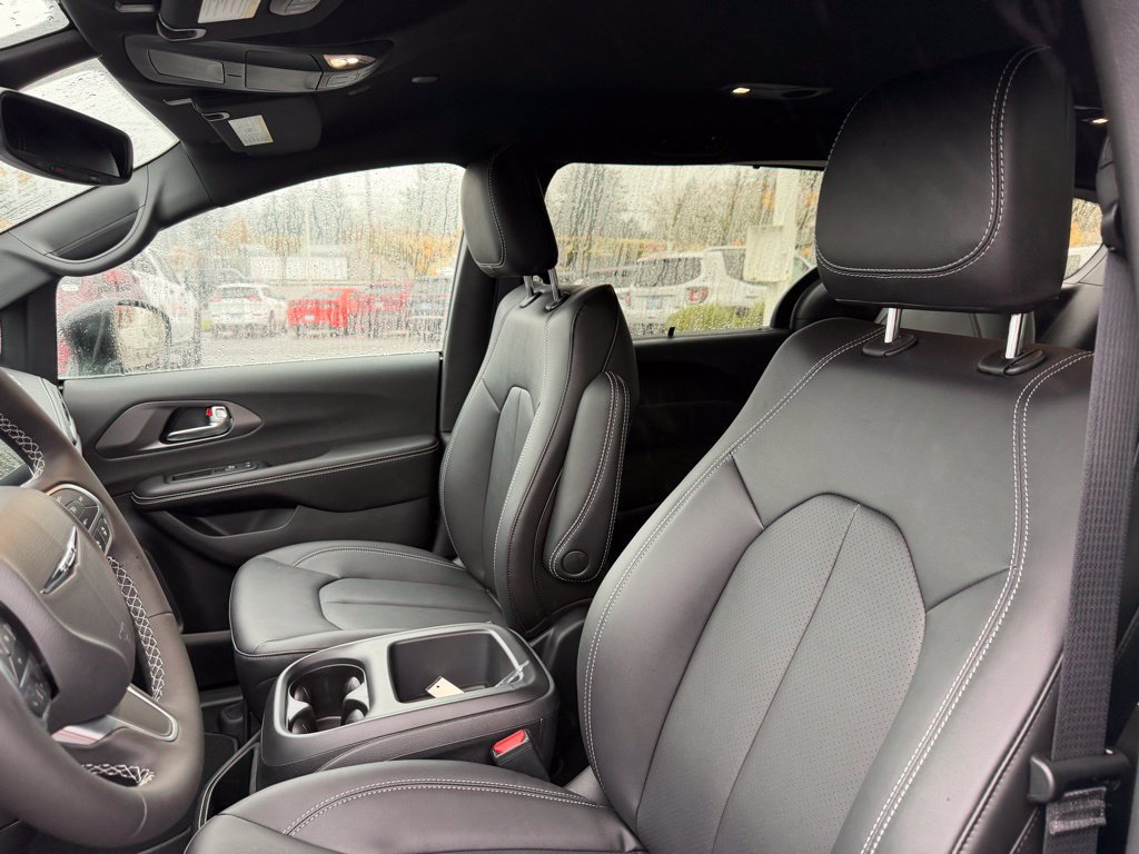 New 2026 Chrysler Pacifica Select FWD image 16