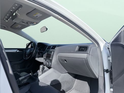 Used 2017 Volkswagen Jetta SE image 49