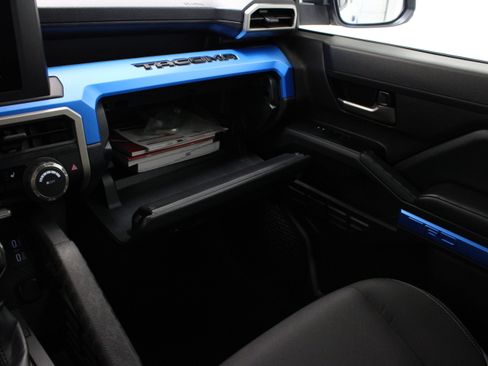 Used 2025 Toyota Tacoma TRD Off-Road AWD/4WD image 23