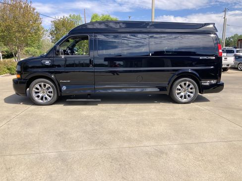 New 2026 Chevrolet Express 2500 Extended w/ Driver Convenience Package RWD image 9
