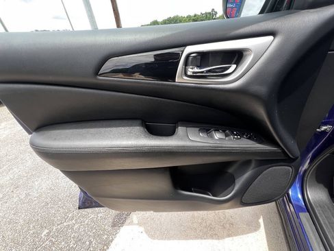 Used 2018 Nissan Pathfinder S AWD/4WD image 18