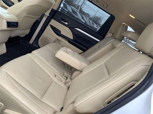 Used 2017 Toyota Highlander XLE image 10