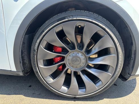Used 2022 Tesla Model Y Performance AWD/4WD image 12