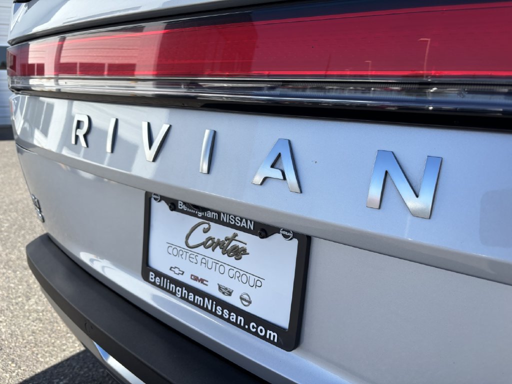 Used 2025 Rivian R1S Adventure Dual AWD/4WD image 10