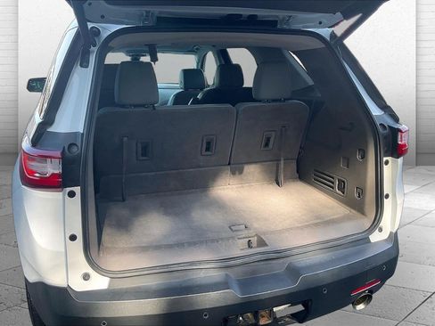 Used 2020 Chevrolet Traverse LT w/ LT Premium Package FWD image 4