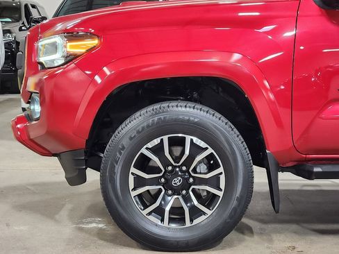 Used 2022 Toyota Tacoma TRD Sport w/ Technology Package RWD image 5