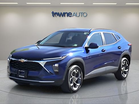 Used 2024 Chevrolet Trax LT w/ LT Convenience Package FWD image 3