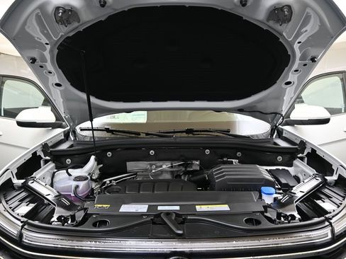 New 2026 Volkswagen Atlas SE image 9