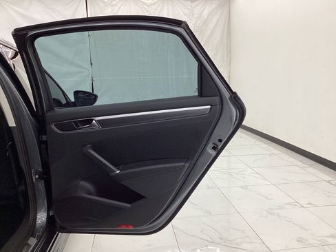 Used 2018 Volkswagen Passat 2.0T R-Line FWD image 25