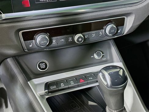 Used 2024 Audi Q3 2.0T Premium image 14