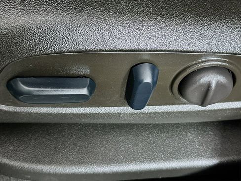 Used 2023 Chevrolet Equinox LT w/ LPO, Floor Liner Package image 19