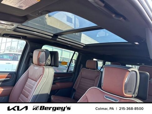 Used 2024 GMC Yukon XL Denali Ultimate image 11