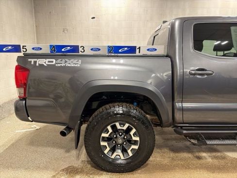 Used 2017 Toyota Tacoma TRD Off-Road w/ Premium & Technology Package image 33