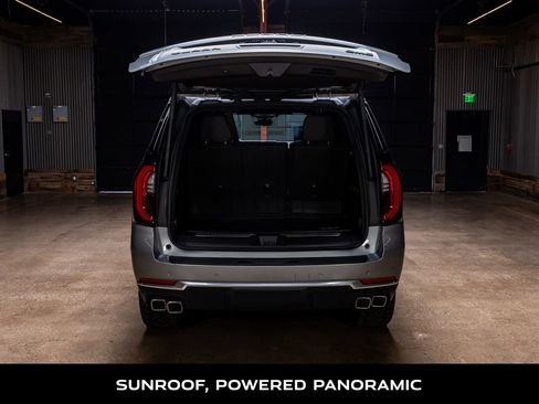 Used 2025 GMC Yukon Denali w/ Denali Reserve Package image 9
