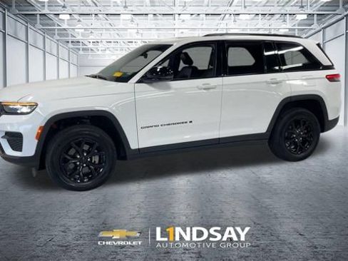 Used 2024 Jeep Grand Cherokee Altitude AWD/4WD image 6