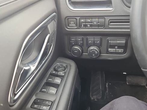 Used 2023 Chevrolet Tahoe LT w/ LT Signature Package image 9