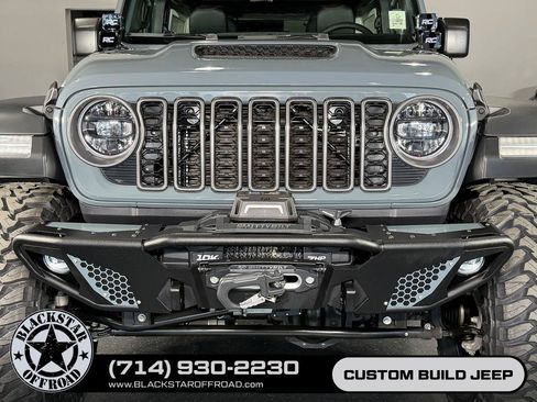 Used 2026 Jeep Wrangler Unlimited Rubicon AWD/4WD image 4