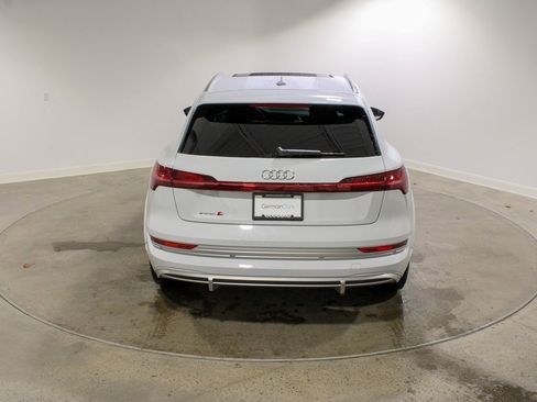 Used 2022 Audi e-tron S Premium Plus image 4
