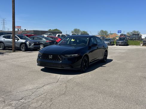 Used 2025 Honda Accord SE image 2