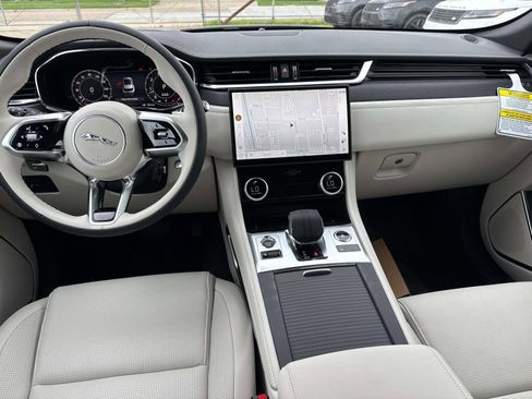 New 2026 Jaguar F-PACE R-Dynamic S image 9