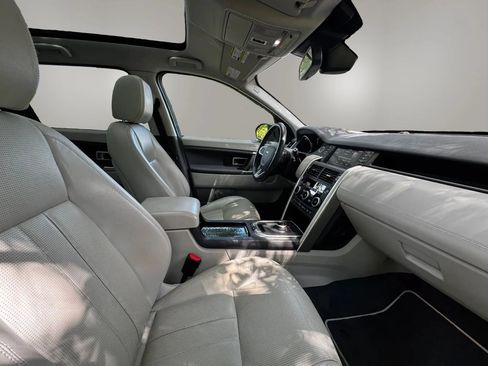 Used 2017 Land Rover Discovery Sport HSE AWD/4WD image 16