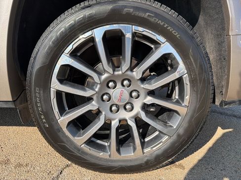 Used 2022 GMC Acadia Denali w/ Denali Ultimate Package image 9