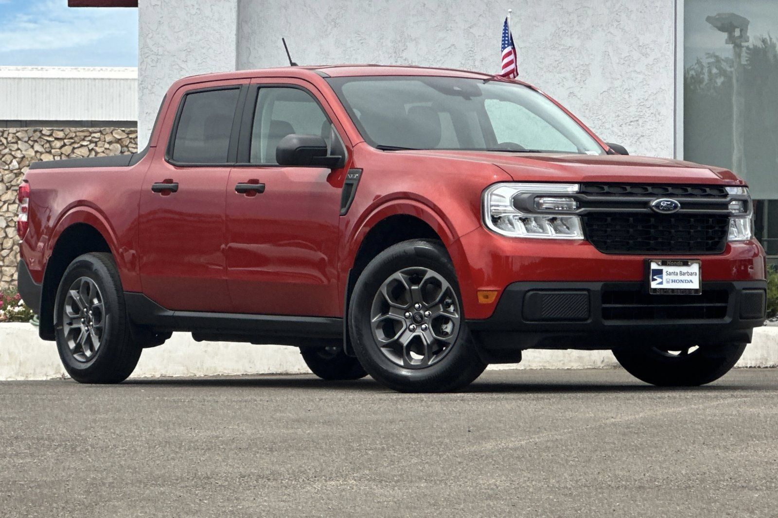 Used 2024 Ford Maverick XLT FWD image 2
