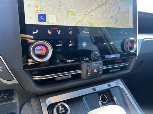 Used 2025 Lexus GX 550 w/ Accessory Package (32) image 24