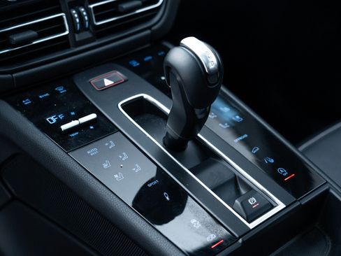 Certified 2024 Porsche Macan S AWD/4WD image 26