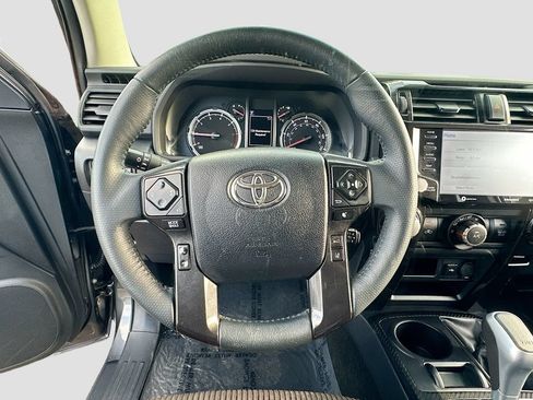 Used 2022 Toyota 4Runner TRD Off-Road AWD/4WD image 11