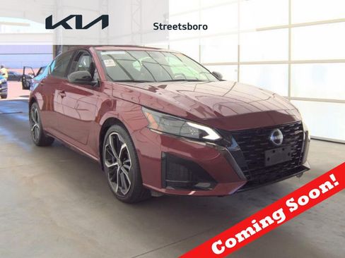 Used 2024 Nissan Altima 2.5 SR w/ SR Premium Package image 1