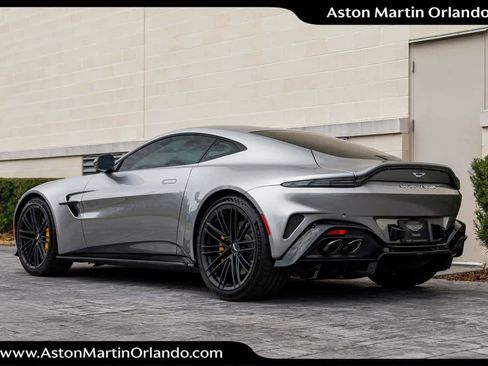 Used 2025 Aston Martin V8 Vantage Coupe image 41