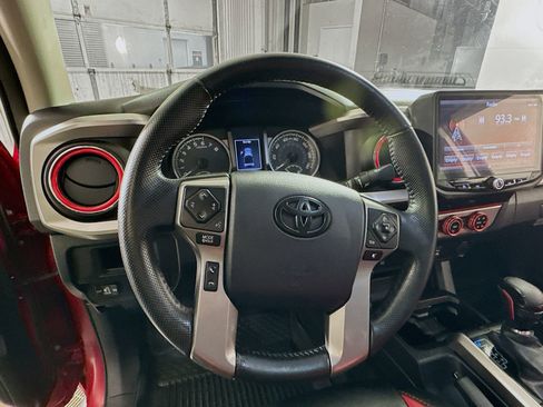 Used 2016 Toyota Tacoma SR5 w/ SR5 Appearance Package (SN) image 9