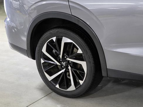 Used 2022 Mitsubishi Outlander SE image 9