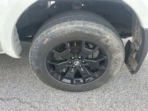 Used 2021 Nissan Frontier SV w/ Midnight Edition Floor Mats AWD/4WD image 9