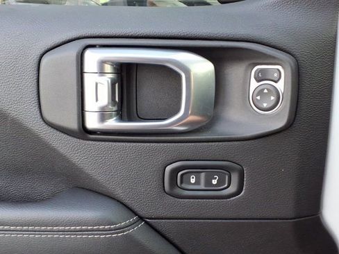 Used 2023 Jeep Wrangler Unlimited Sahara image 23