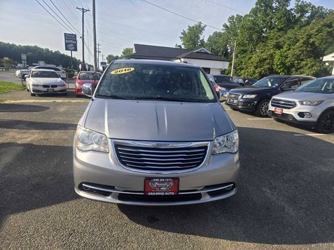 Used 2016 Chrysler Town & Country Touring-L FWD image 1