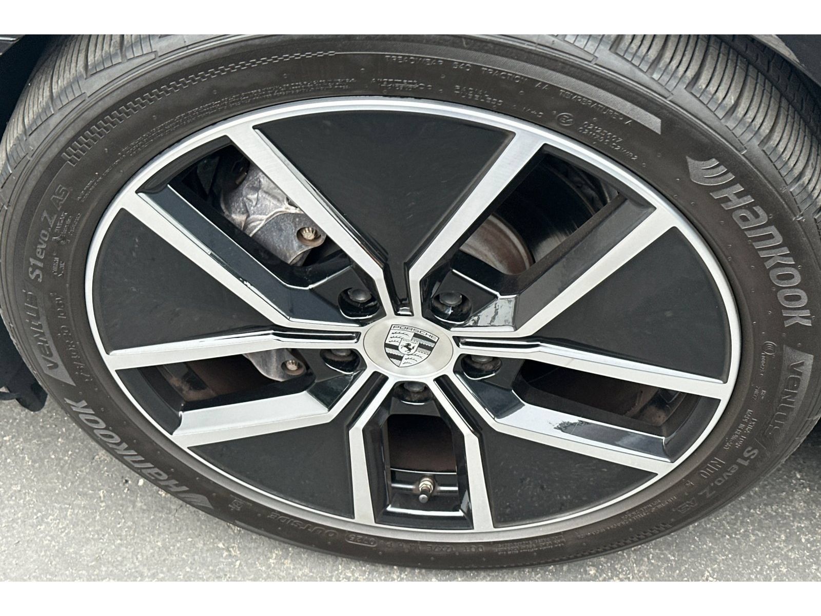 Used 2019 Porsche Panamera 4 AWD/4WD image 4