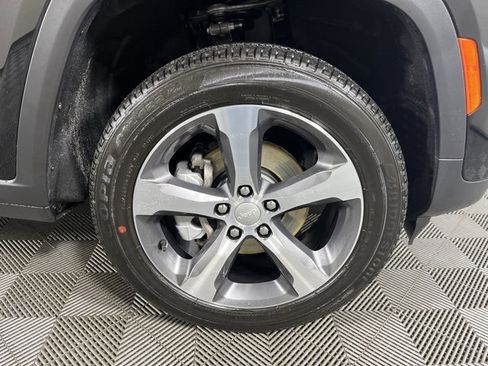 Used 2025 Jeep Grand Cherokee Limited image 9