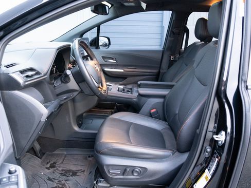 Used 2021 Toyota Sienna XSE image 11