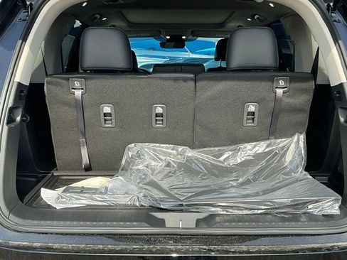 New 2025 Honda Pilot Touring image 6