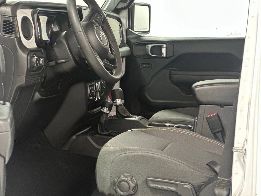 Used 2025 Jeep Wrangler Unlimited Sport AWD/4WD image 15