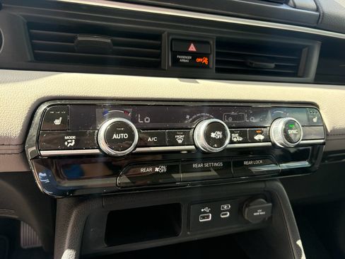 Certified 2024 Honda Pilot Touring image 21