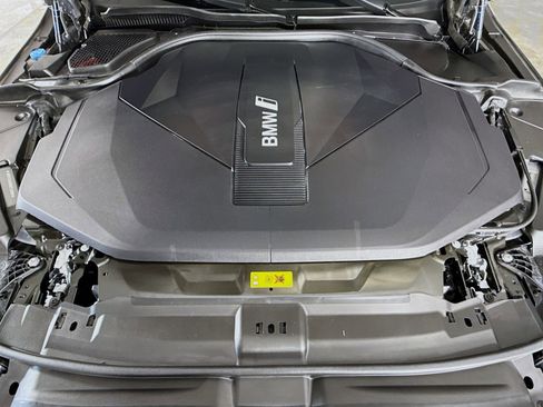 Used 2024 BMW i5 eDrive40i w/ Executive Package image 32