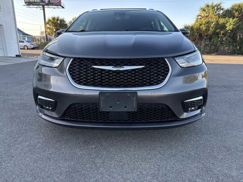 Used 2021 Chrysler Pacifica Touring image 9