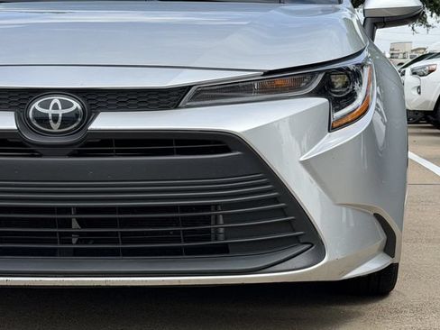 Used 2025 Toyota Corolla LE FWD image 9