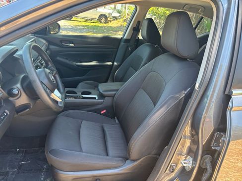 Used 2025 Nissan Altima 2.5 SV FWD image 37