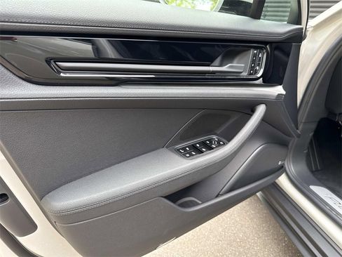 New 2025 Porsche Panamera 4 E-Hybrid image 7