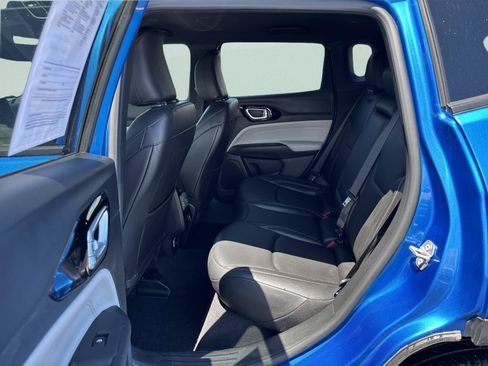 Used 2025 Jeep Compass Limited AWD/4WD image 16
